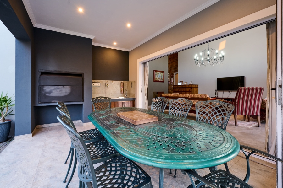 3 Bedroom Property for Sale in Waterfall Country Village Gauteng