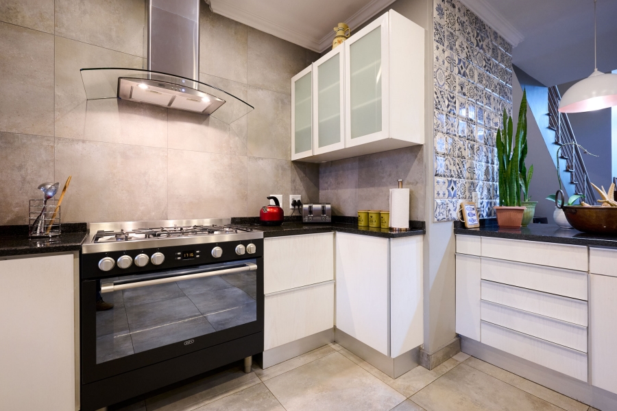 3 Bedroom Property for Sale in Waterfall Country Village Gauteng