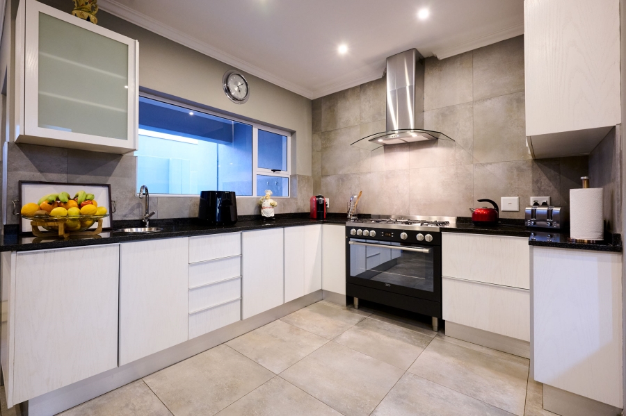 3 Bedroom Property for Sale in Waterfall Country Village Gauteng