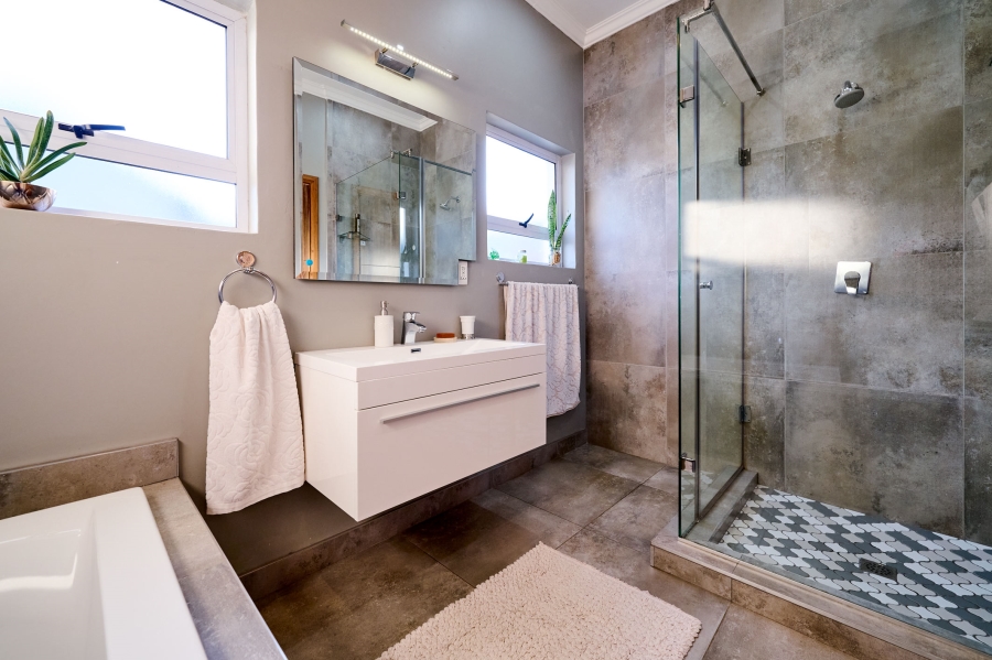 3 Bedroom Property for Sale in Waterfall Country Village Gauteng