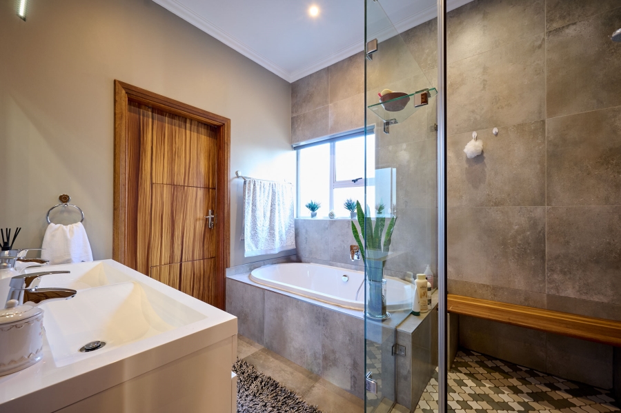 3 Bedroom Property for Sale in Waterfall Country Village Gauteng
