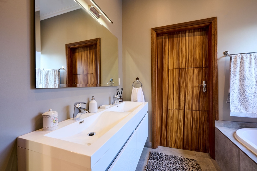 3 Bedroom Property for Sale in Waterfall Country Village Gauteng