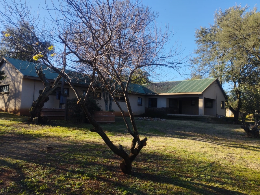 4 Bedroom Property for Sale in Houtkop A H Gauteng