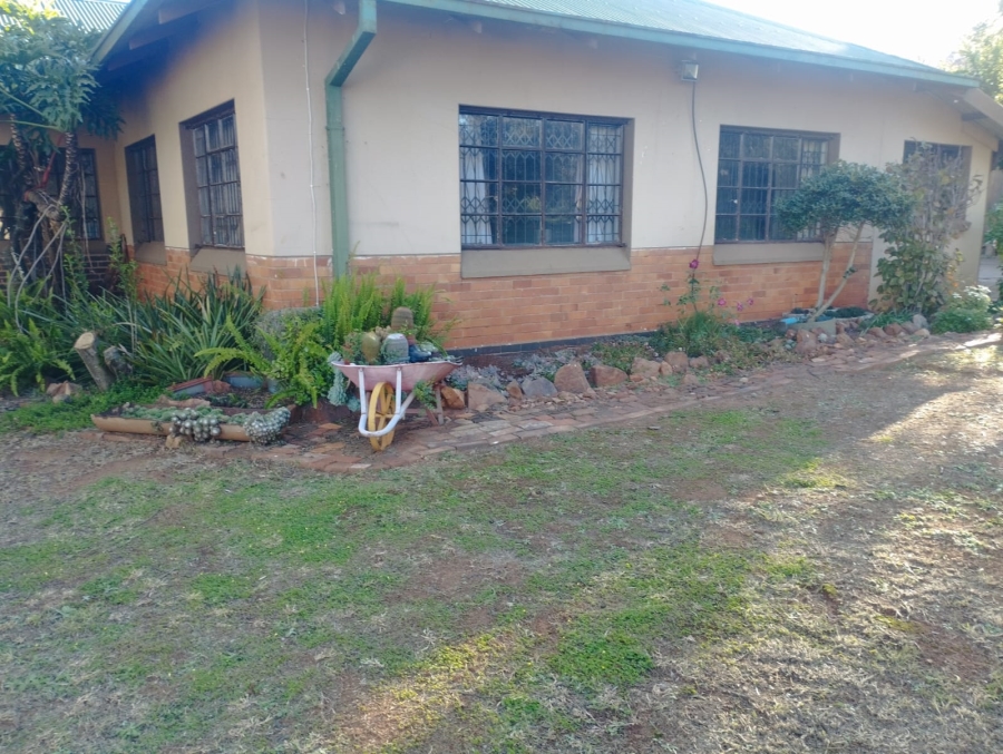4 Bedroom Property for Sale in Houtkop A H Gauteng
