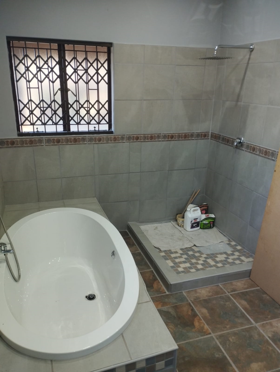 4 Bedroom Property for Sale in Houtkop A H Gauteng