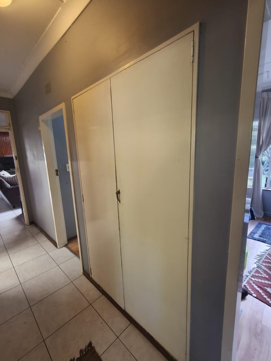 6 Bedroom Property for Sale in Kew Gauteng