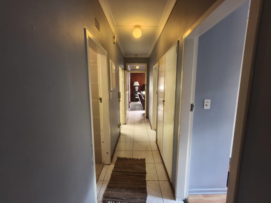 6 Bedroom Property for Sale in Kew Gauteng