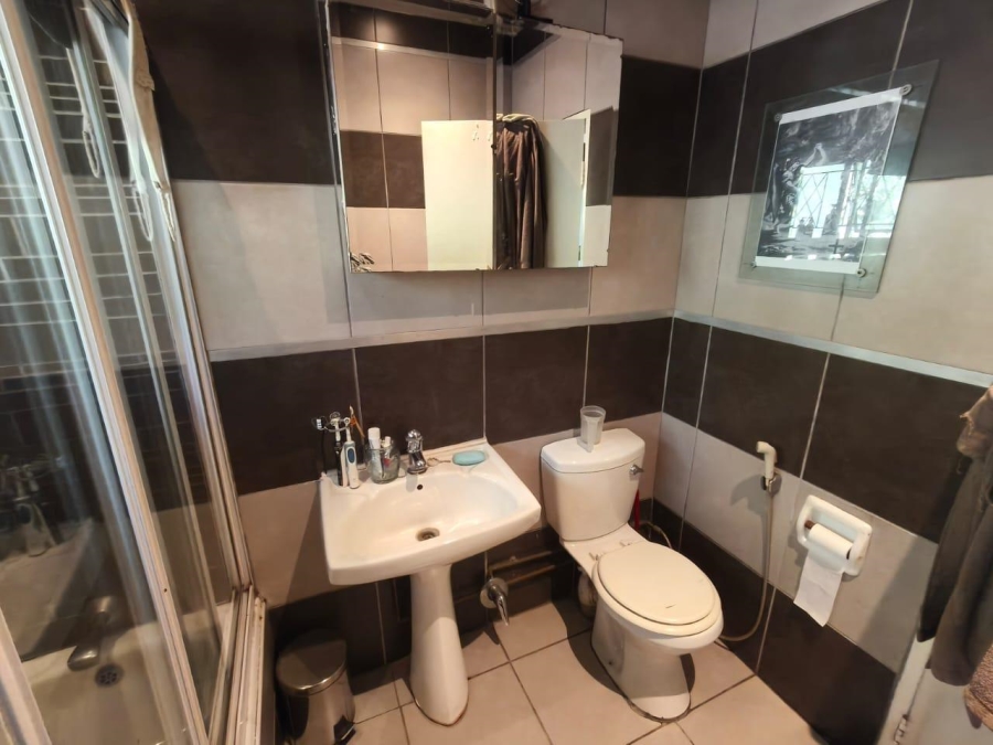 6 Bedroom Property for Sale in Kew Gauteng