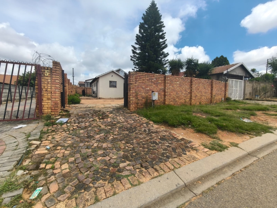 To Let 2 Bedroom Property for Rent in Marlboro Gardens Gauteng