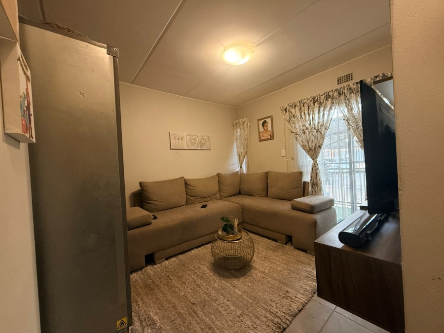 2 Bedroom Property for Sale in Lotus Gardens Gauteng