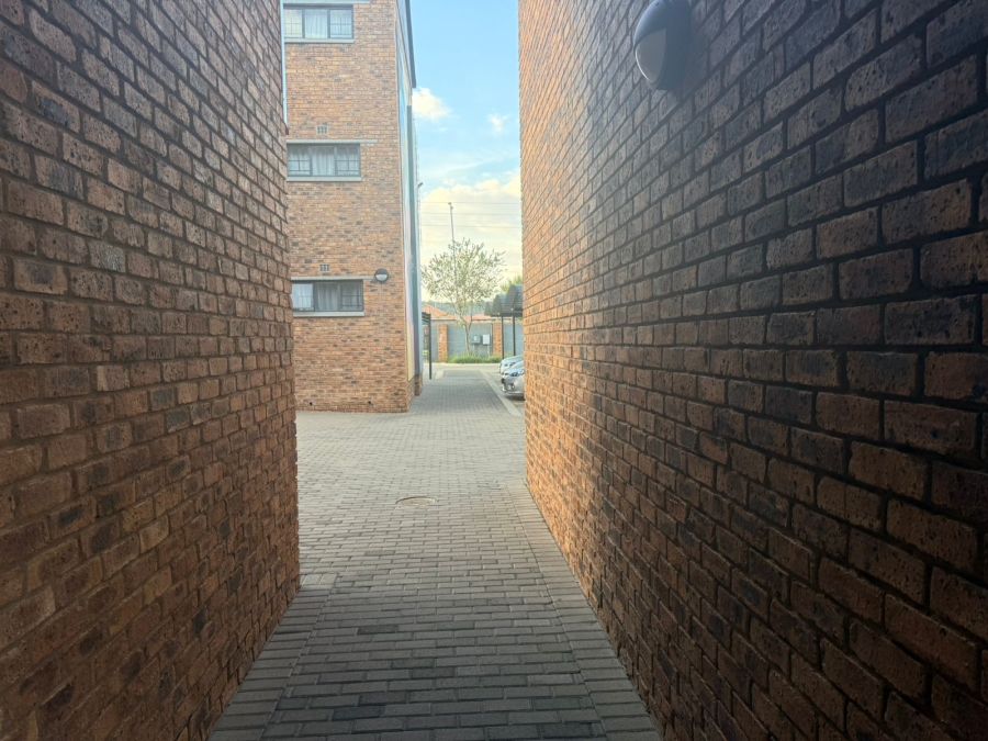 2 Bedroom Property for Sale in Lotus Gardens Gauteng