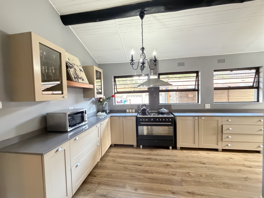 To Let 4 Bedroom Property for Rent in Glenanda Gauteng