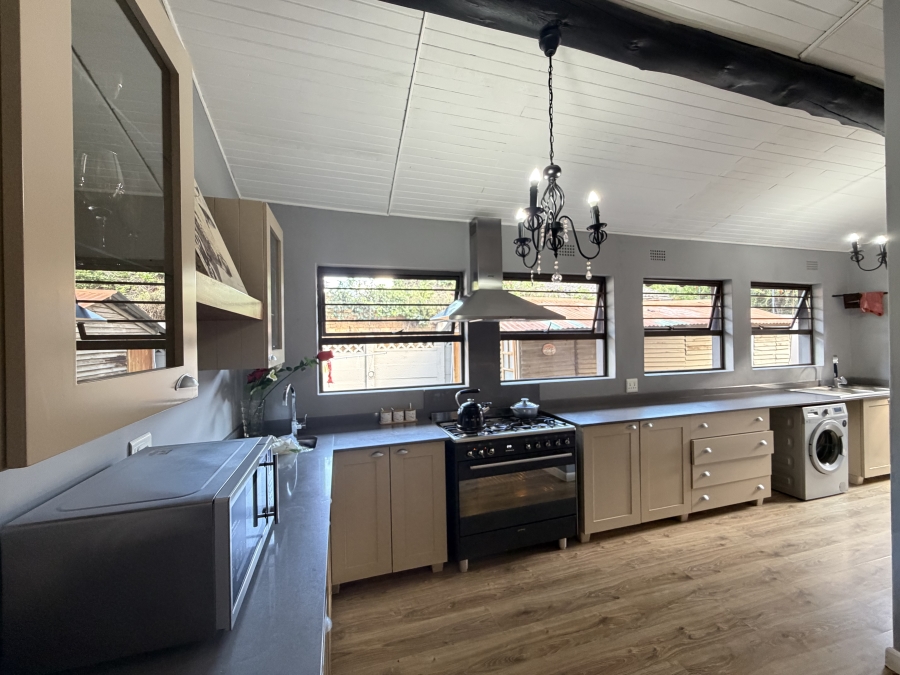 To Let 4 Bedroom Property for Rent in Glenanda Gauteng