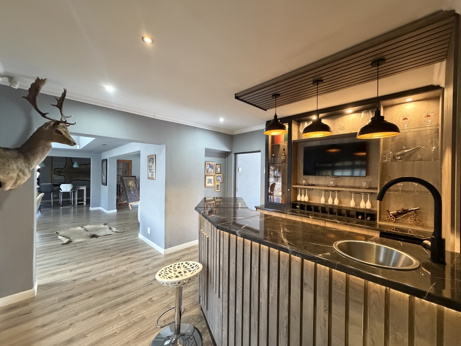 To Let 4 Bedroom Property for Rent in Glenanda Gauteng