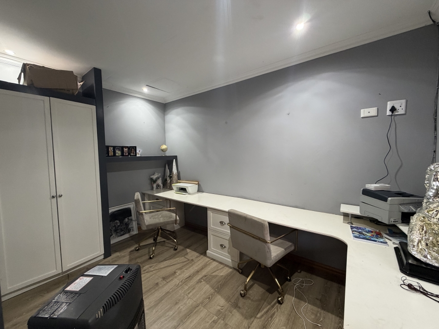 To Let 4 Bedroom Property for Rent in Glenanda Gauteng