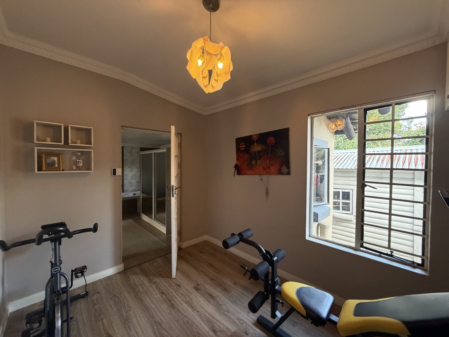 To Let 4 Bedroom Property for Rent in Glenanda Gauteng
