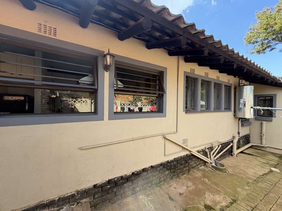 To Let 4 Bedroom Property for Rent in Glenanda Gauteng