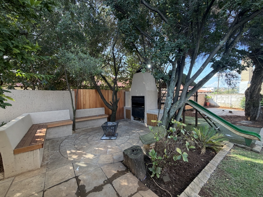 To Let 4 Bedroom Property for Rent in Glenanda Gauteng