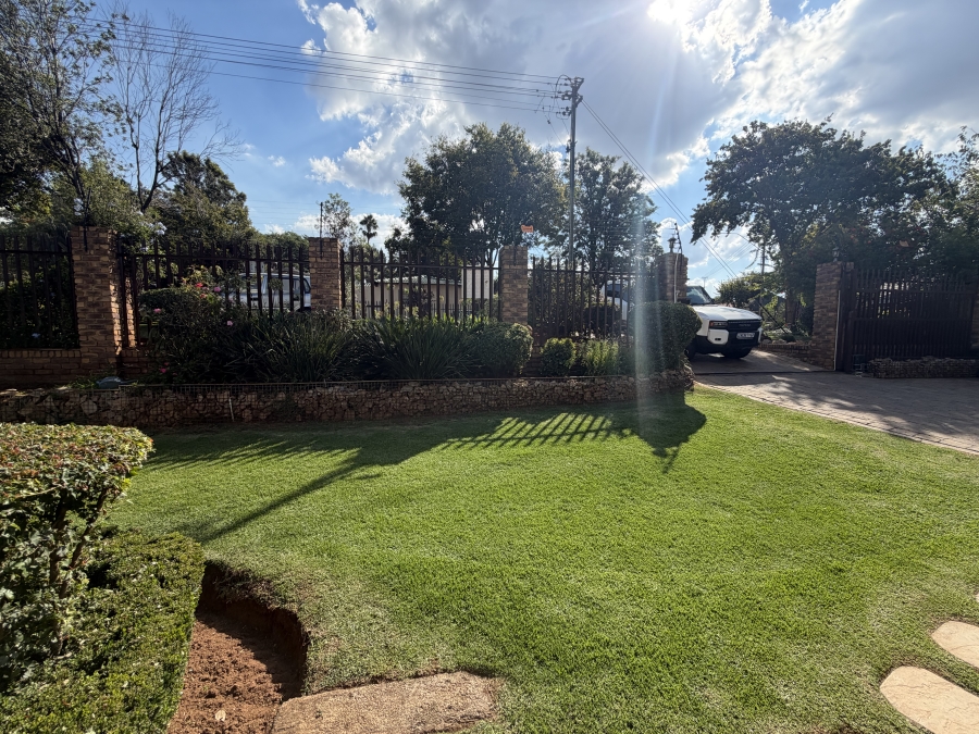 To Let 4 Bedroom Property for Rent in Glenanda Gauteng