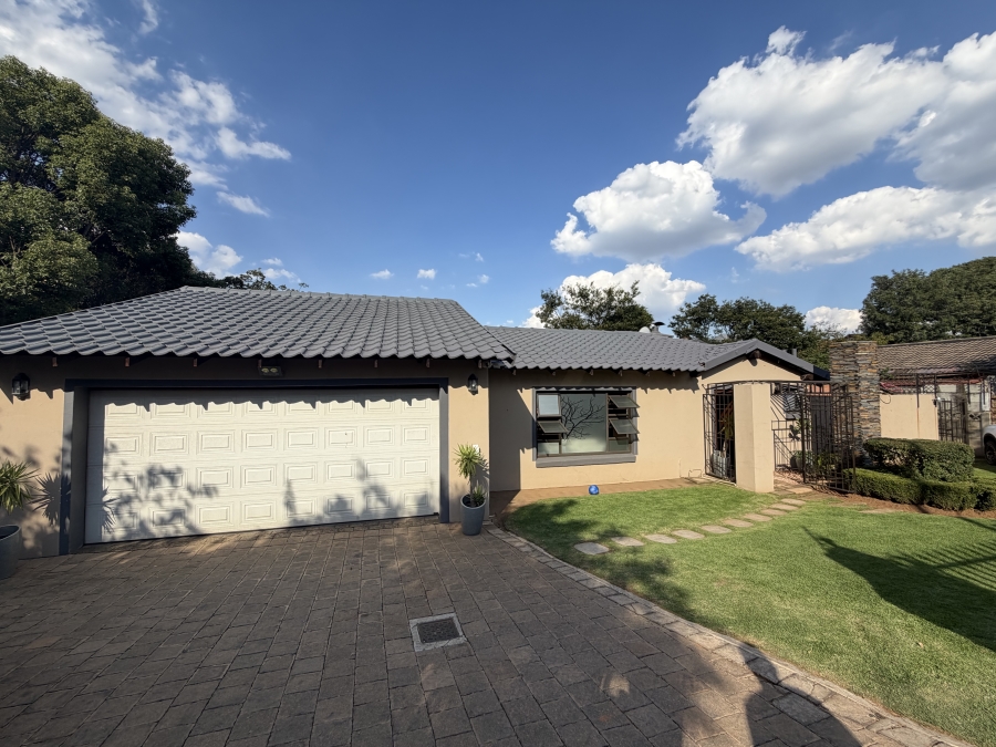 To Let 4 Bedroom Property for Rent in Glenanda Gauteng