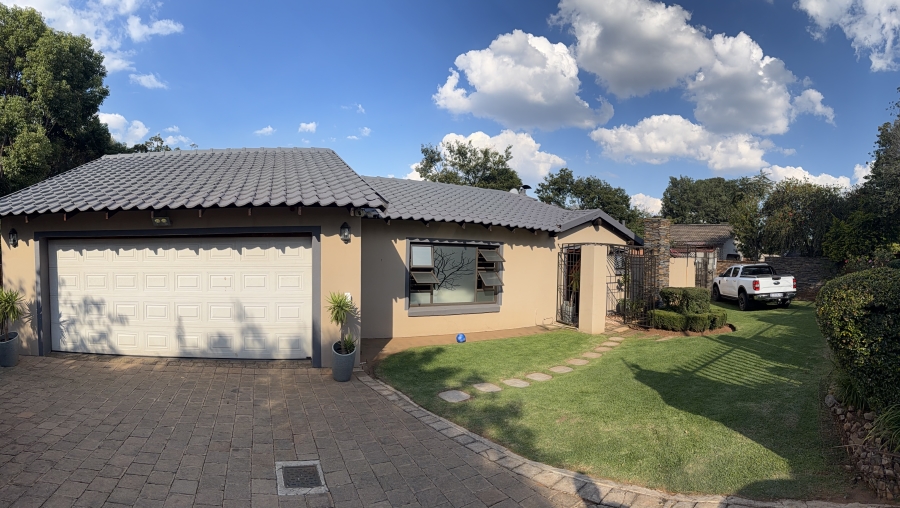 To Let 4 Bedroom Property for Rent in Glenanda Gauteng