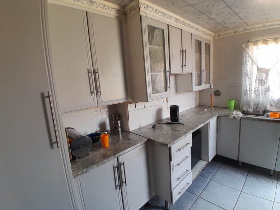 5 Bedroom Property for Sale in Meadowlands Gauteng