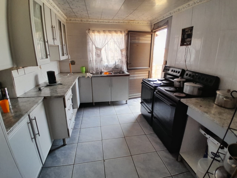 5 Bedroom Property for Sale in Meadowlands Gauteng