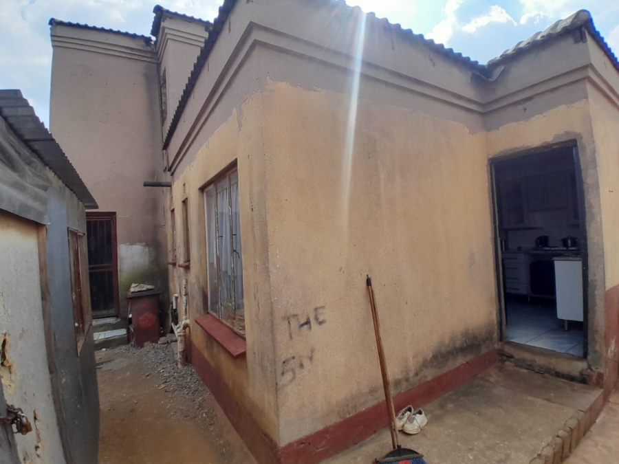 5 Bedroom Property for Sale in Meadowlands Gauteng
