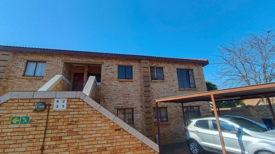 2 Bedroom Property for Sale in Helikonpark Gauteng