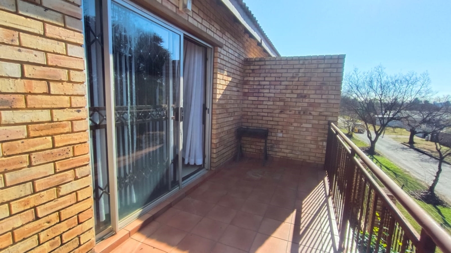 2 Bedroom Property for Sale in Helikonpark Gauteng