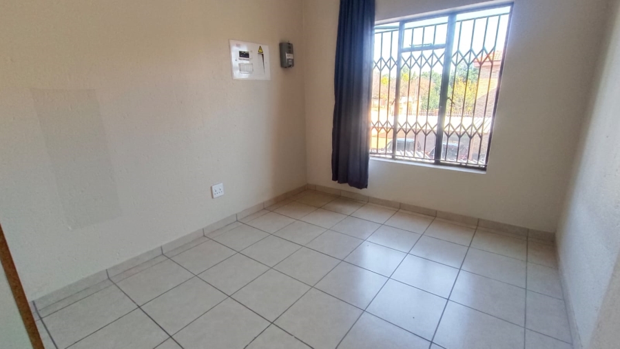 2 Bedroom Property for Sale in Helikonpark Gauteng