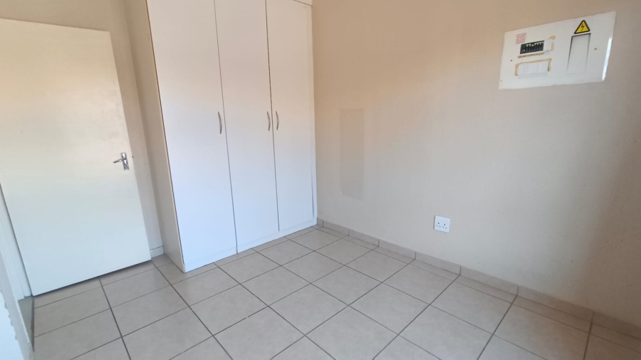 2 Bedroom Property for Sale in Helikonpark Gauteng