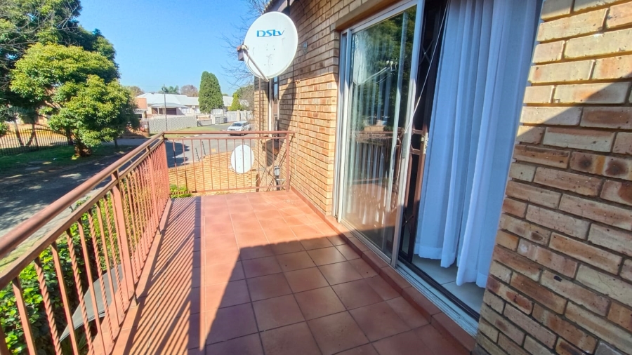 2 Bedroom Property for Sale in Helikonpark Gauteng