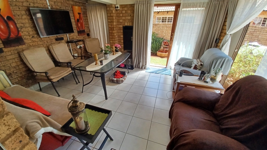 2 Bedroom Property for Sale in Annlin Gauteng