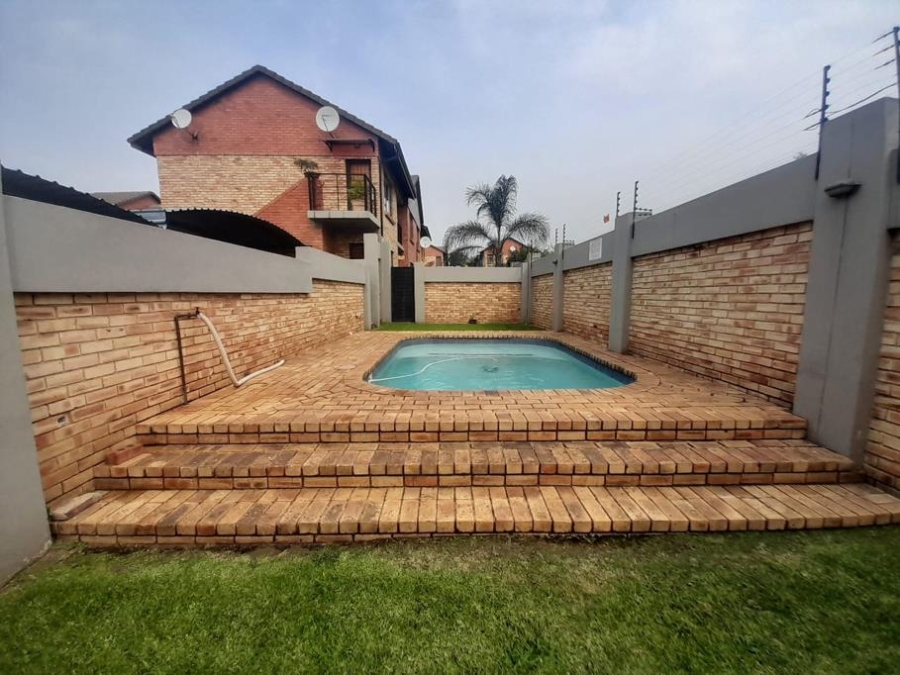 2 Bedroom Property for Sale in Meyersdal Gauteng