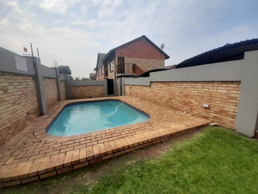 2 Bedroom Property for Sale in Meyersdal Gauteng