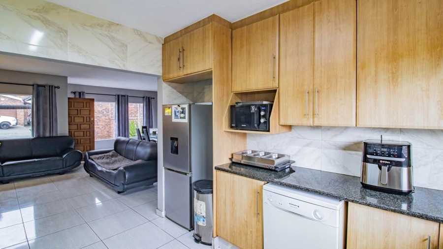 3 Bedroom Property for Sale in Brackenhurst Gauteng