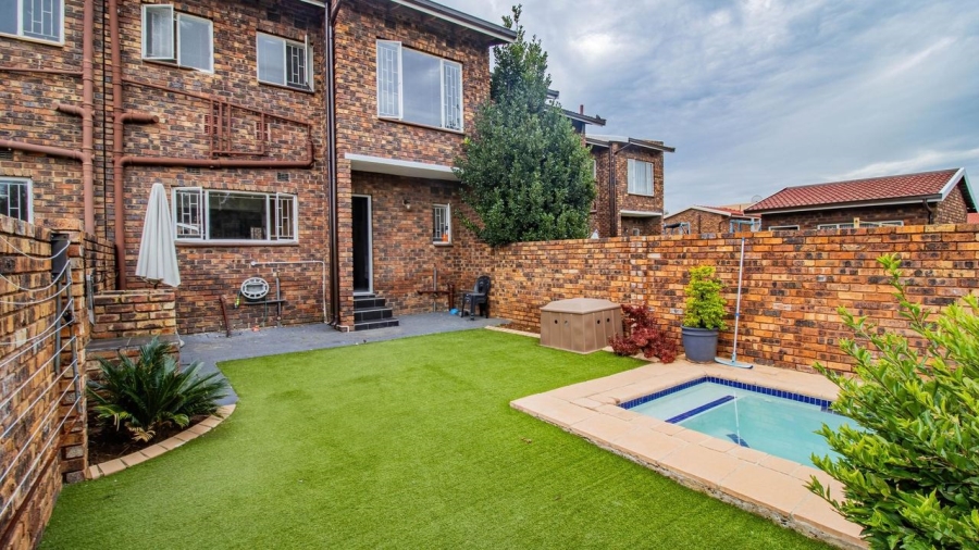 3 Bedroom Property for Sale in Brackenhurst Gauteng