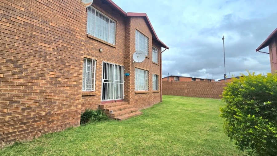 2 Bedroom Property for Sale in The Reeds Gauteng