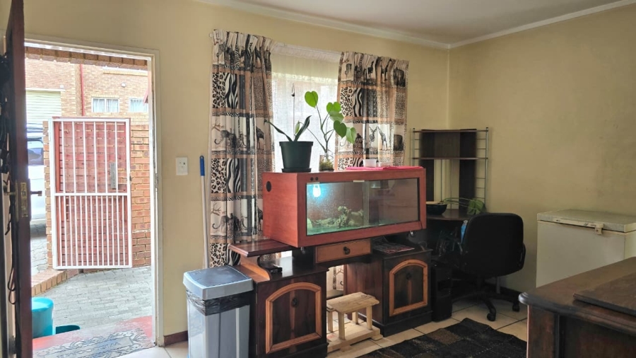 2 Bedroom Property for Sale in The Reeds Gauteng