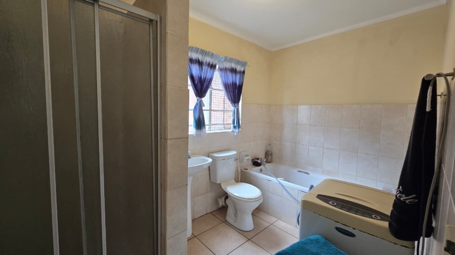 2 Bedroom Property for Sale in The Reeds Gauteng