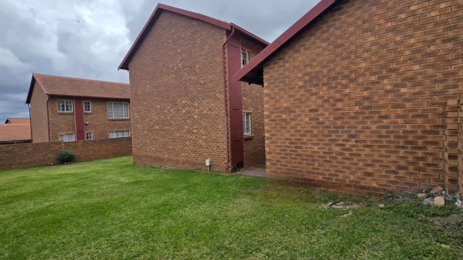 2 Bedroom Property for Sale in The Reeds Gauteng