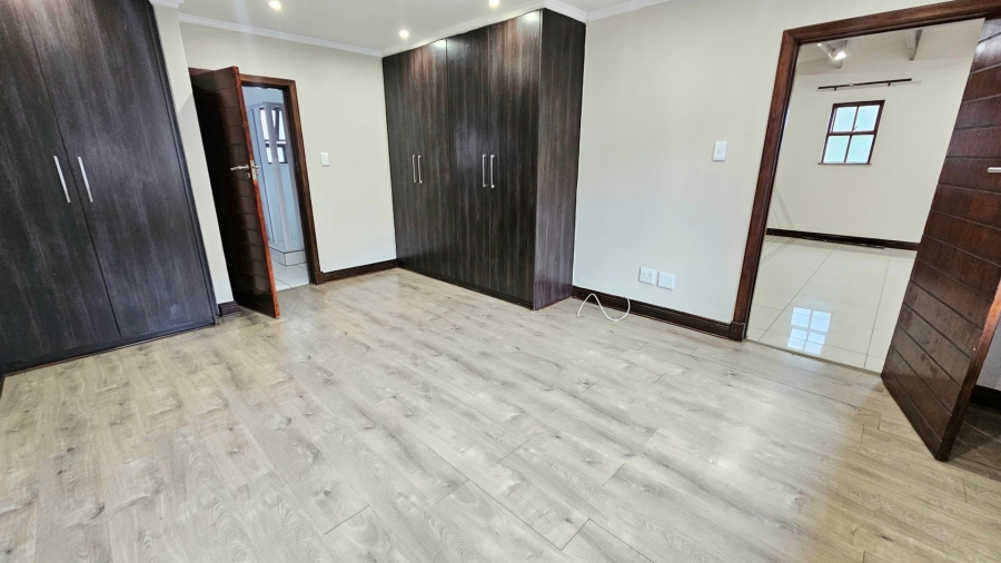 To Let 2 Bedroom Property for Rent in Fourways Gauteng