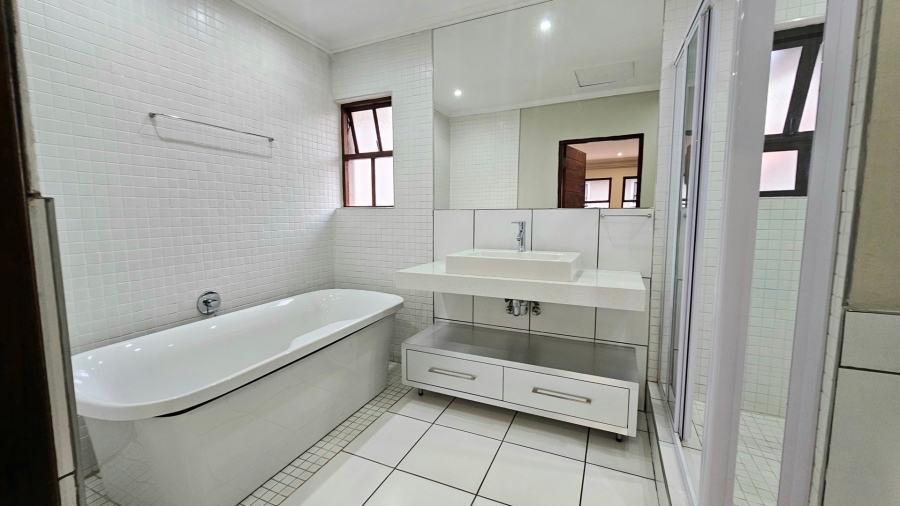 To Let 2 Bedroom Property for Rent in Fourways Gauteng