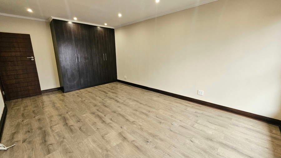 To Let 2 Bedroom Property for Rent in Fourways Gauteng