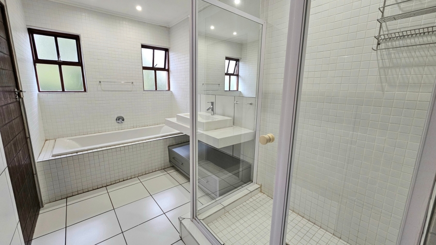 To Let 2 Bedroom Property for Rent in Fourways Gauteng