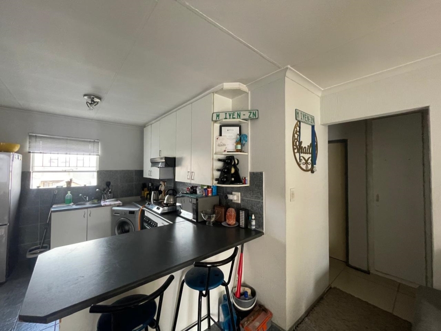 To Let 2 Bedroom Property for Rent in Vorna Valley Gauteng