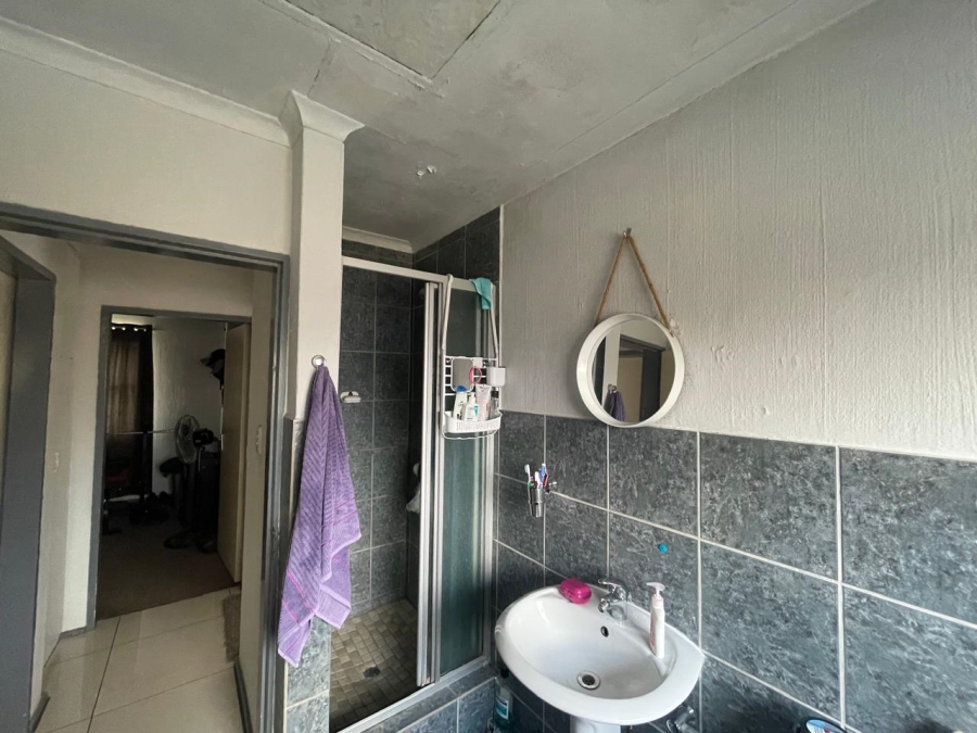 To Let 2 Bedroom Property for Rent in Vorna Valley Gauteng