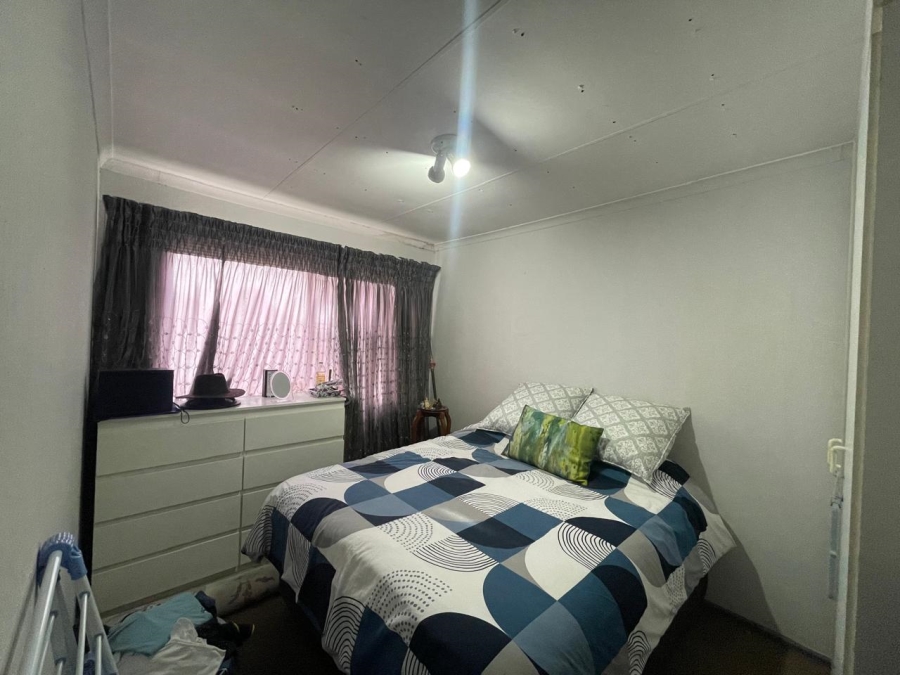 To Let 2 Bedroom Property for Rent in Vorna Valley Gauteng