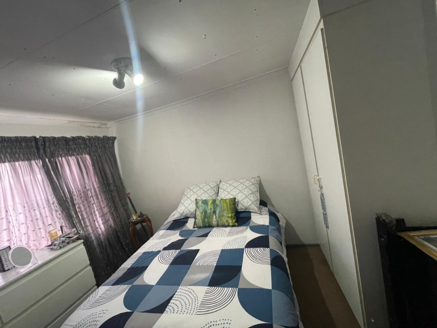 To Let 2 Bedroom Property for Rent in Vorna Valley Gauteng